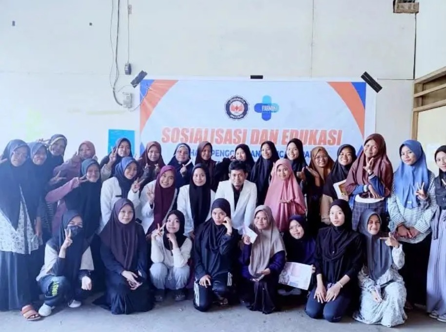 Mahasiswa Pendidikan Profesi Apoteker Angkatan XII UHO Kendari Sosialisasikan Bahaya Skincare Palsu